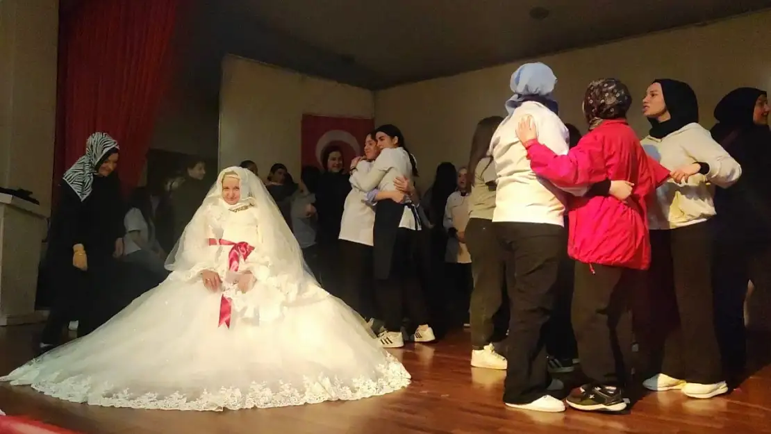65 yaşında Gelinlik giyme hayali gerçekleşti