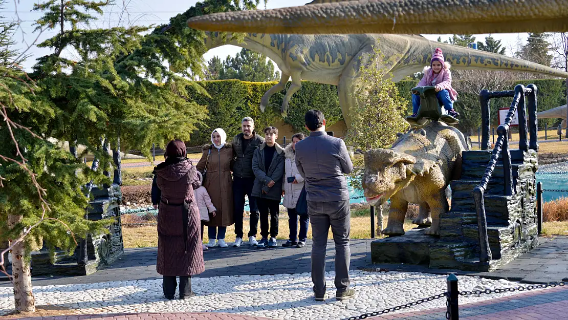 80 Binde Devr-i Alem Parkı ara tatilde de çocukların gözdesi oldu