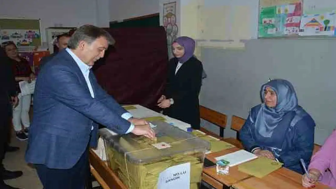 Abdullah Gül, İstanbul'da oyunu kullandı