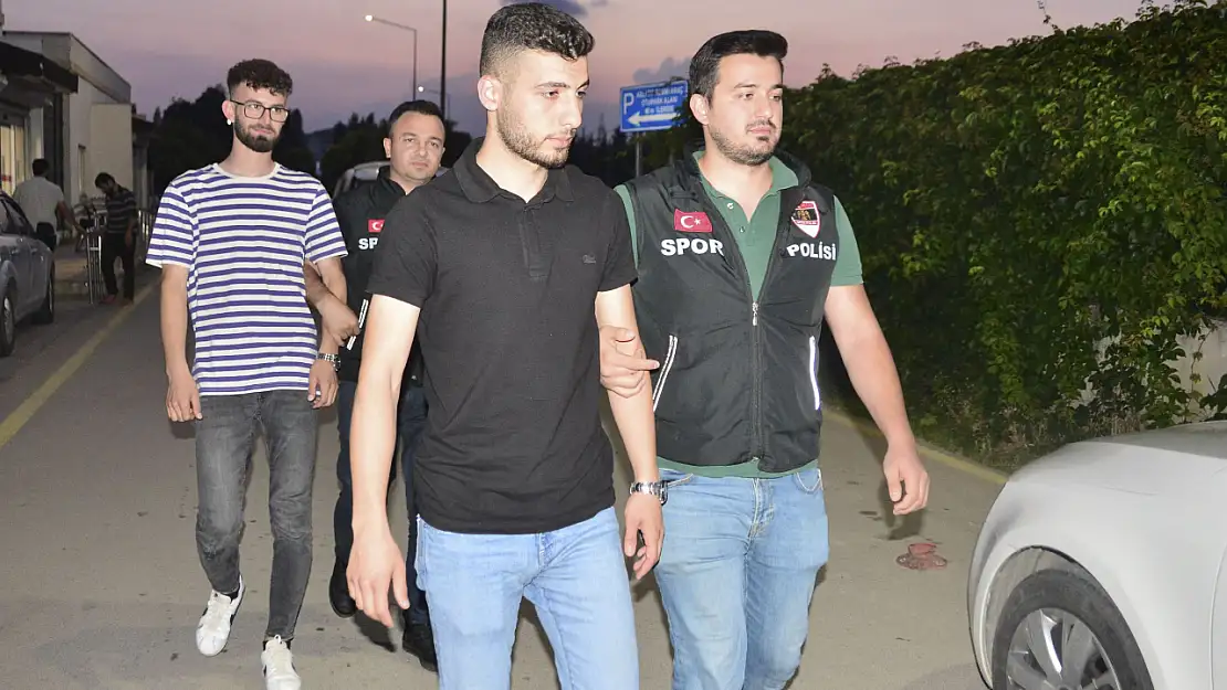 Adana'da Trendyol 1. Lig Play-Off finalinde güvenlik endişesi: Çantada meşale ve sis bombası bulundu