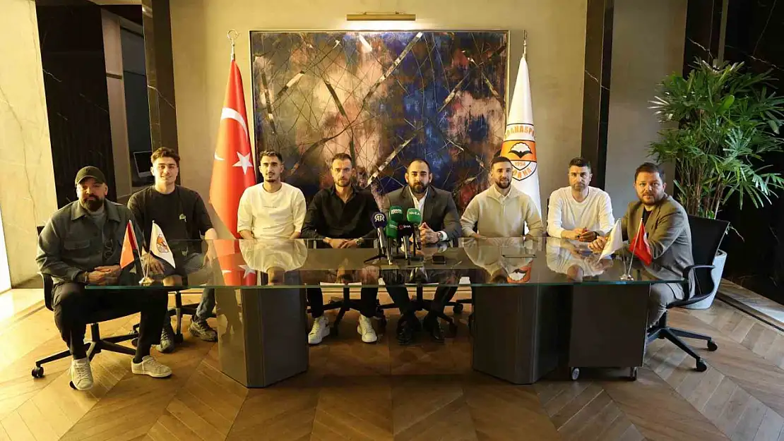 Adanaspor'da 4 yeni transfer için imza töreni düzenlendi