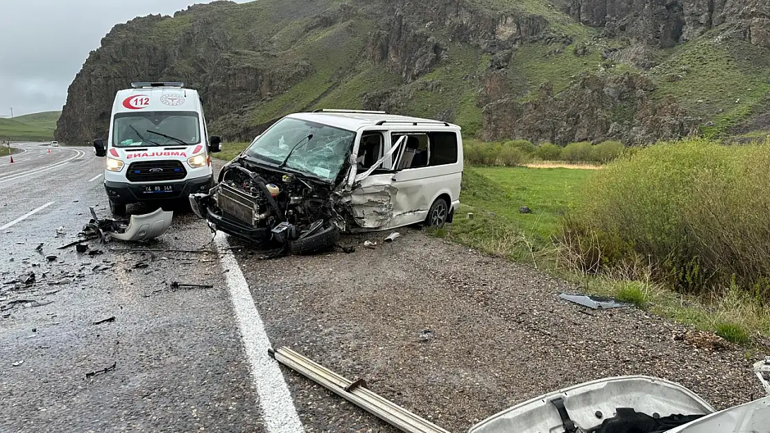 Ağrı'nın Eleşkirt ilçesi'nde trafik kazası: 2 kişi hayatını kaybetti, 5 kişi yaralandı