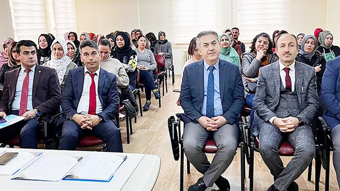 'Aile Okulu' projesi kapsamında il genelinde 21 bin veli eğitim aldı