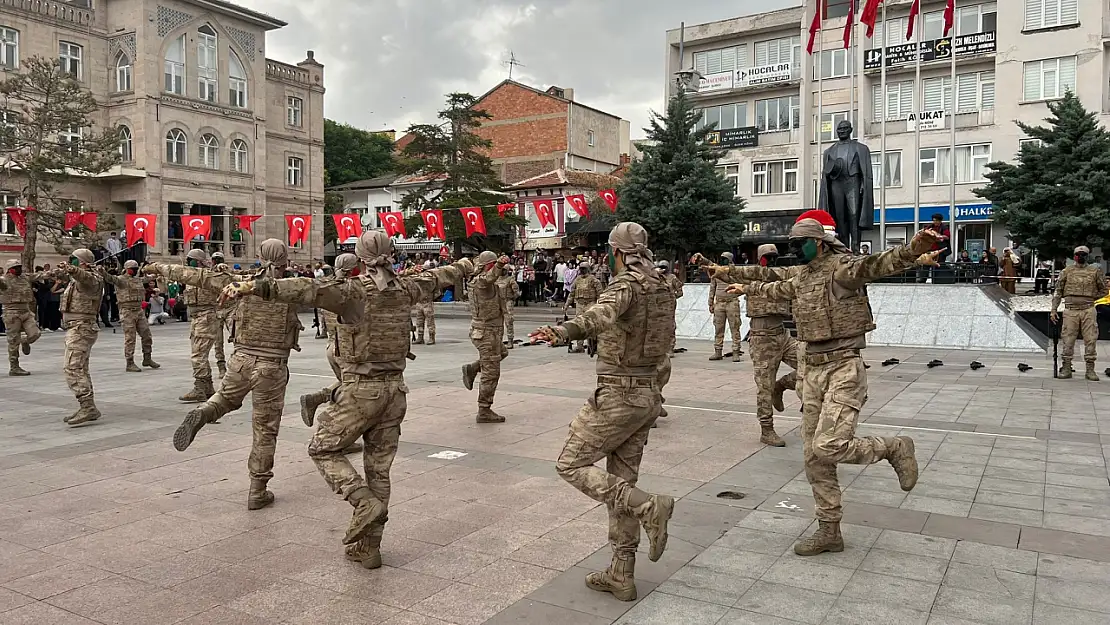 Aksaray'da komandolardan gururlandıran gösteri