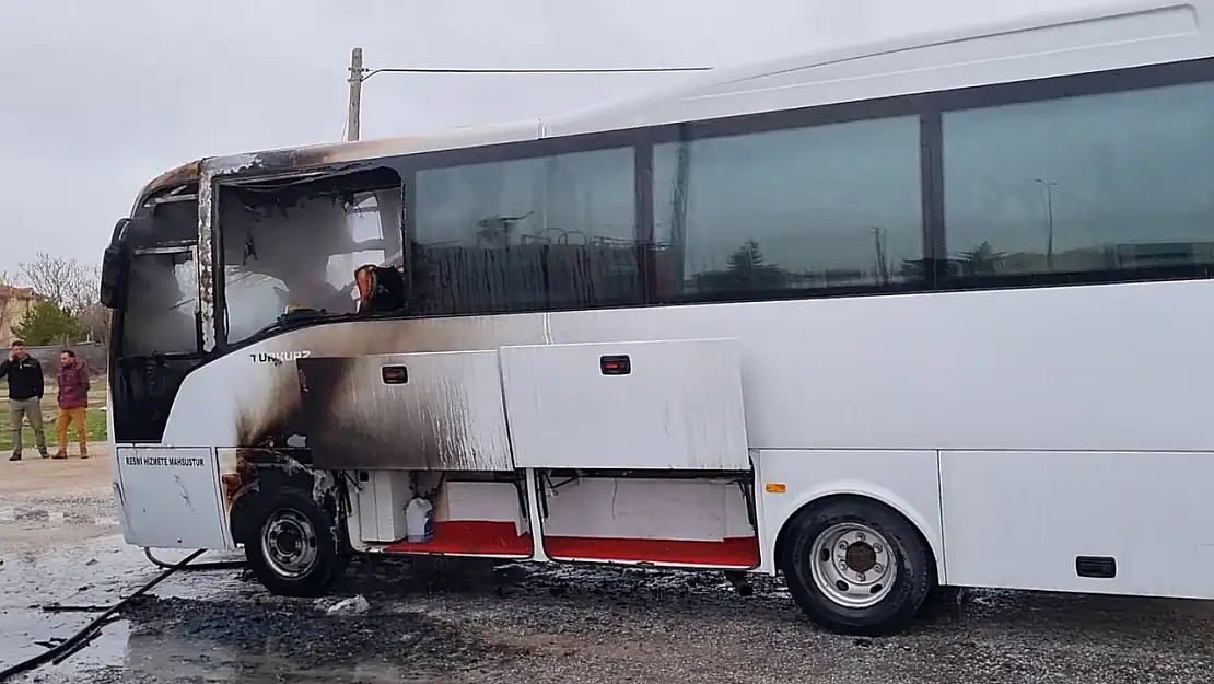 Aksaray'da midibüs alev aldı