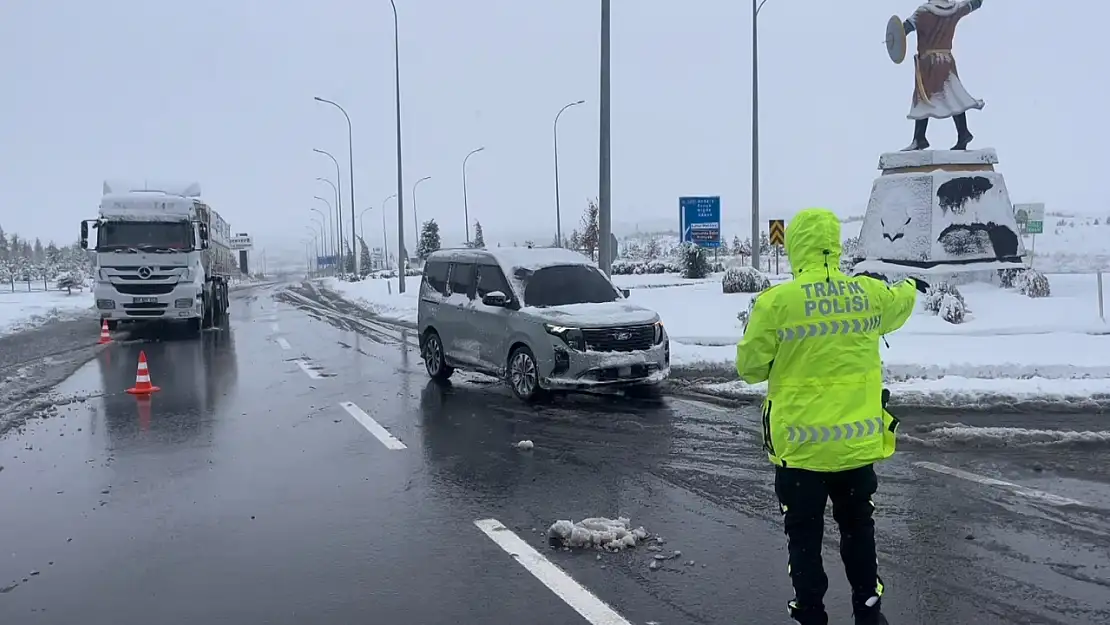 Aksaray-Konya yolu trafiğe kapatıldı