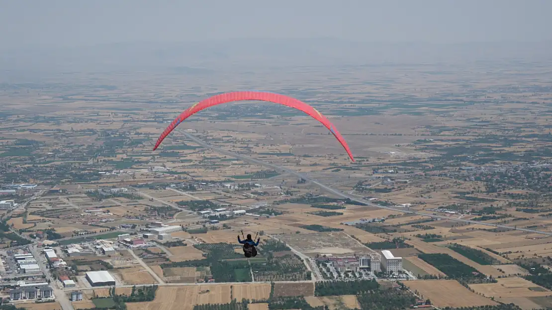 Akşehir'de yamaç paraşütü coşkusu: 12. Akşehir XC Open başladı!