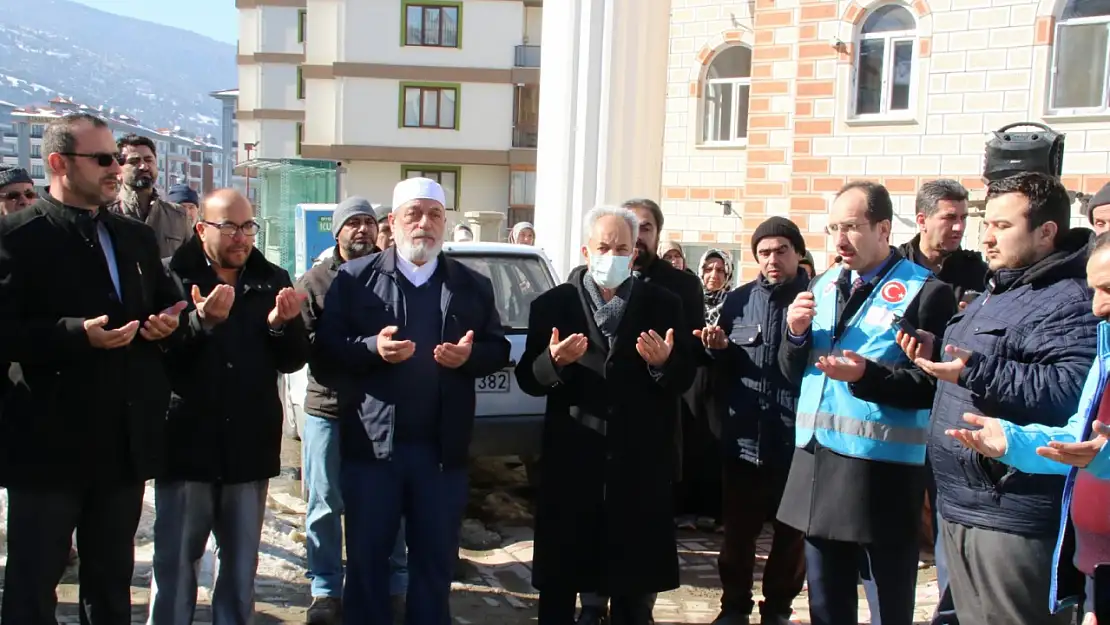 Akşehir'den depremzedelere 2 kamyon yardım