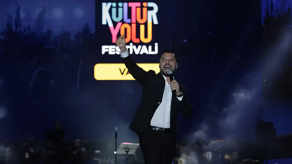 Alişan, Van Kültür Yolu Festivali'nde Vanlı Hayranlarıyla Buluştu