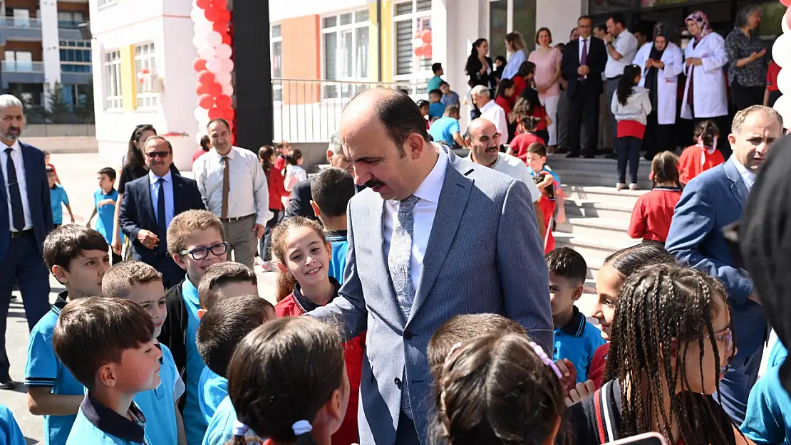 Altay ilk gün heyecanına ortak oldu