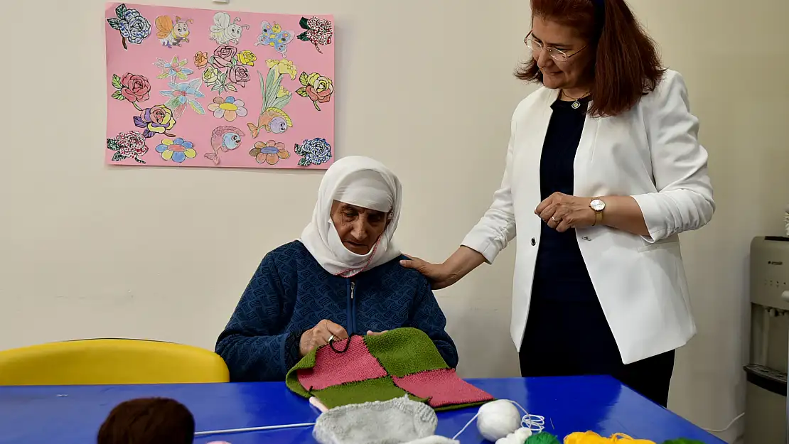 Alzaymır hastaları Karatay'da emin ellerde