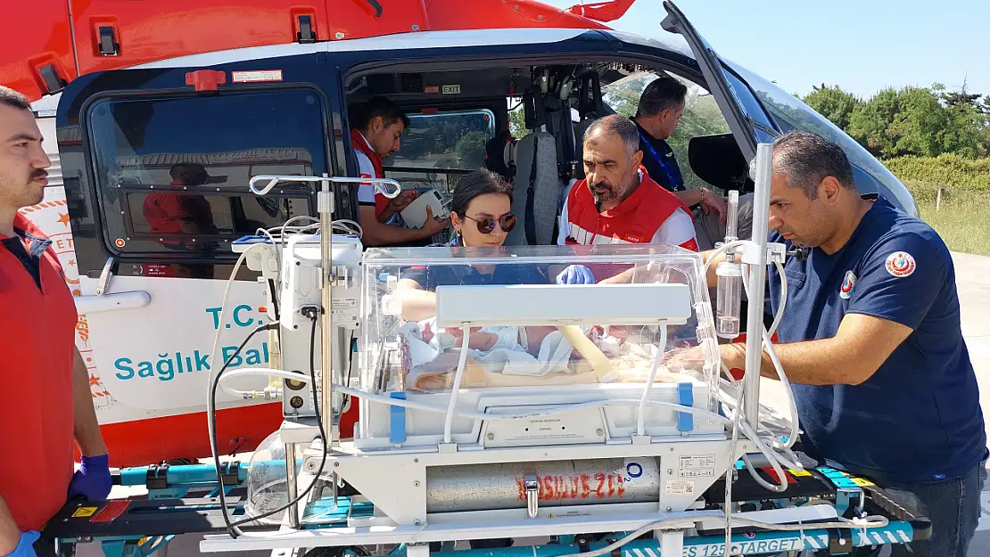 Ambulans helikopter yeni dünyaya gelen minik bebek için havalandı!