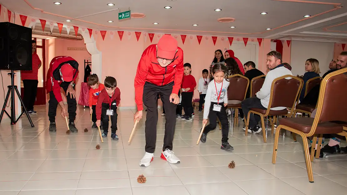 Anaokulu öğrencileri, Dr. İsmail Işık Huzurevi Yaşlı Bakım ve Rehabilitasyon Merkezini ziyaret etti