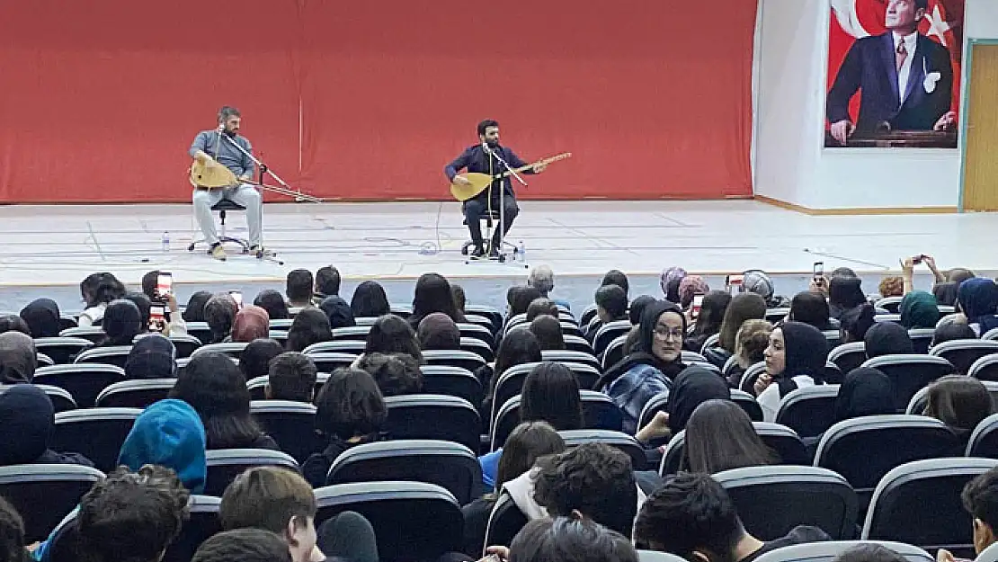 'Aşık tarzı edebiyat geleneği,' öğrencilere uygulama bir şekilde gösterildi