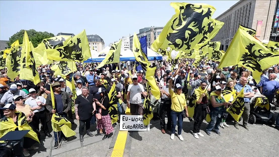 Aşırı sağcı parti ve onun karşıtları Brüksel'de çifte gösteri düzenledi