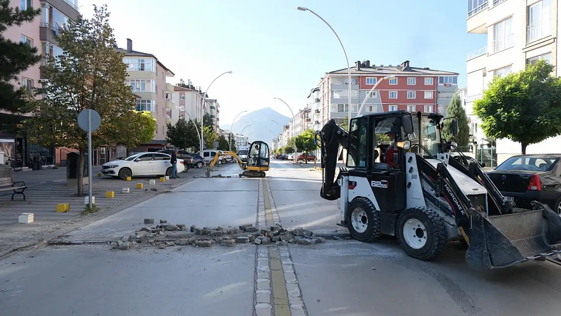 Atatürk caddesinde araç sahiplerini sevindirecek çalışma başladı