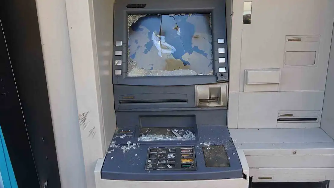 ATM'ye çekiçli saldırı