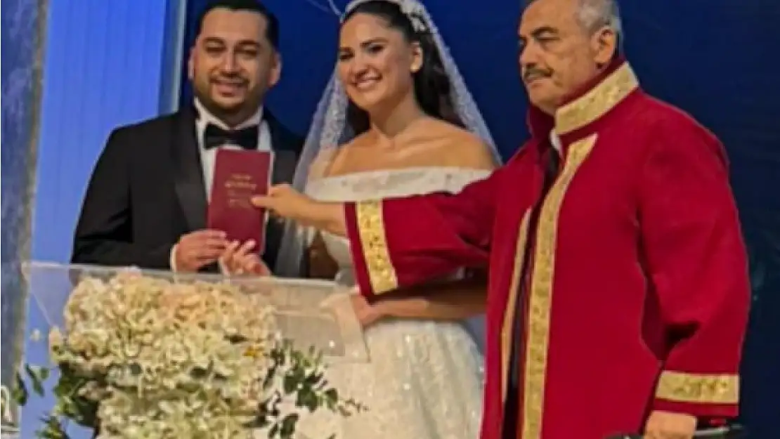 Ayşe İrem Akbulut ve Mustafa Emre Azman dünya evine girdi!