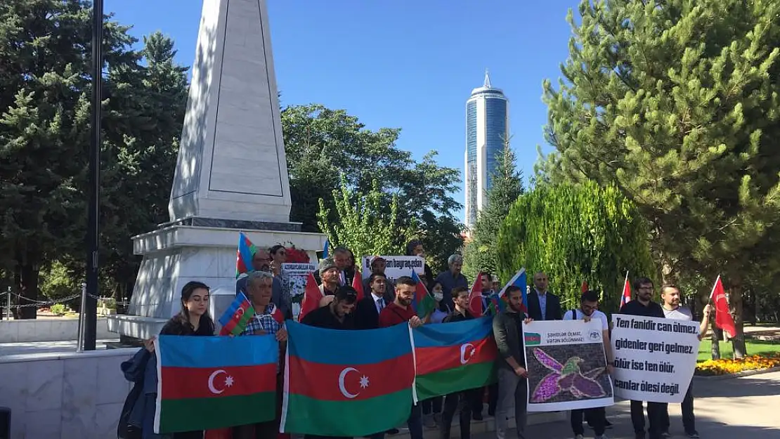 Azerbaycanlı öğrenciler Konya'da 2. Karabağ Savaşı şehitlerini andı