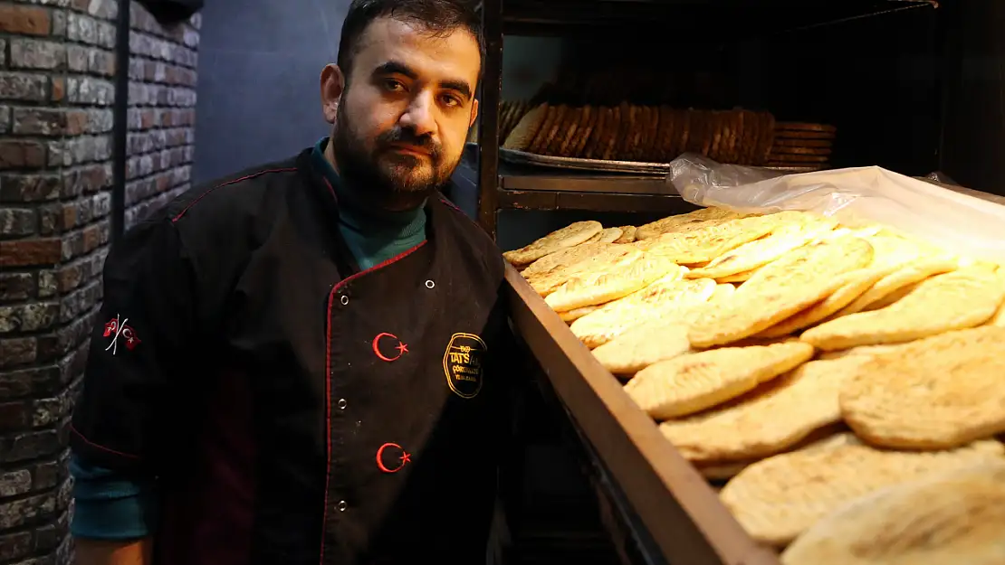 Baba mesleği  olan Maraş çöreğinin üretimini sürdürüyor