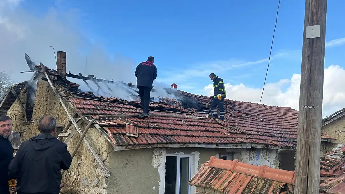 Baca temizliği yaparken evini yaktı