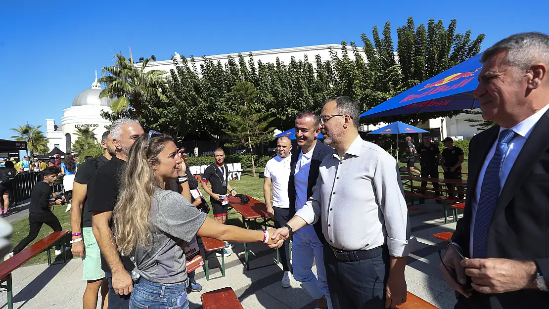 Bakan Kasapoğlu Ironman Triatlonunu izledi