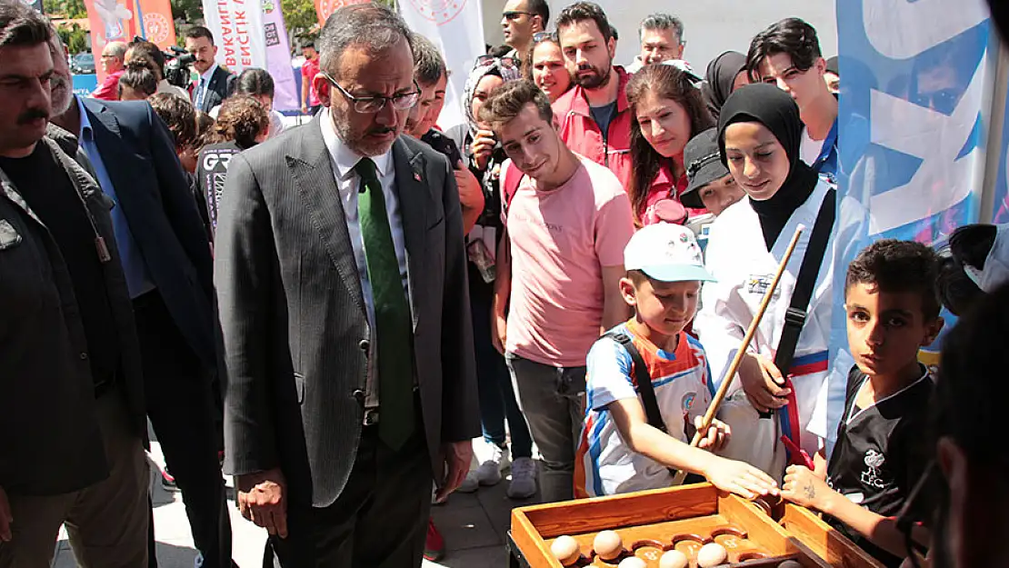 Bakan Kasapoğlu, Konya'da 5. İslami Dayanışma Oyunları etkinlik alanını gezdi