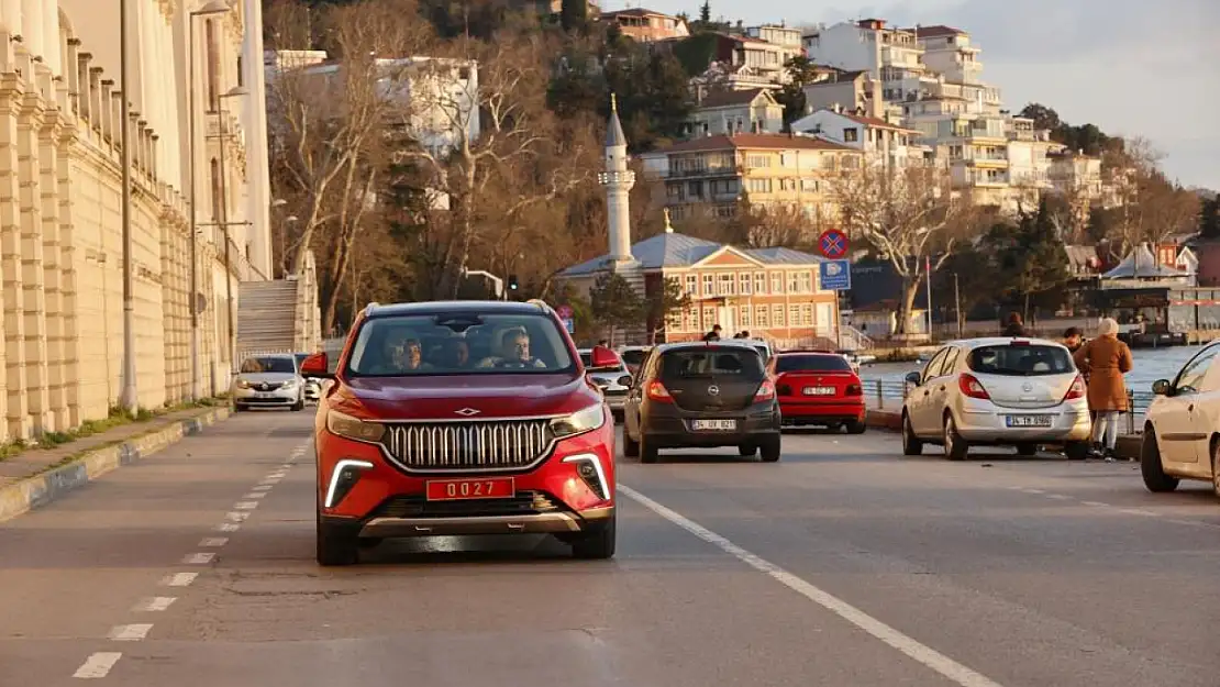 Bakan Nebati Togg ile trafikteki ilk sürüşünü gerçekleştirdi