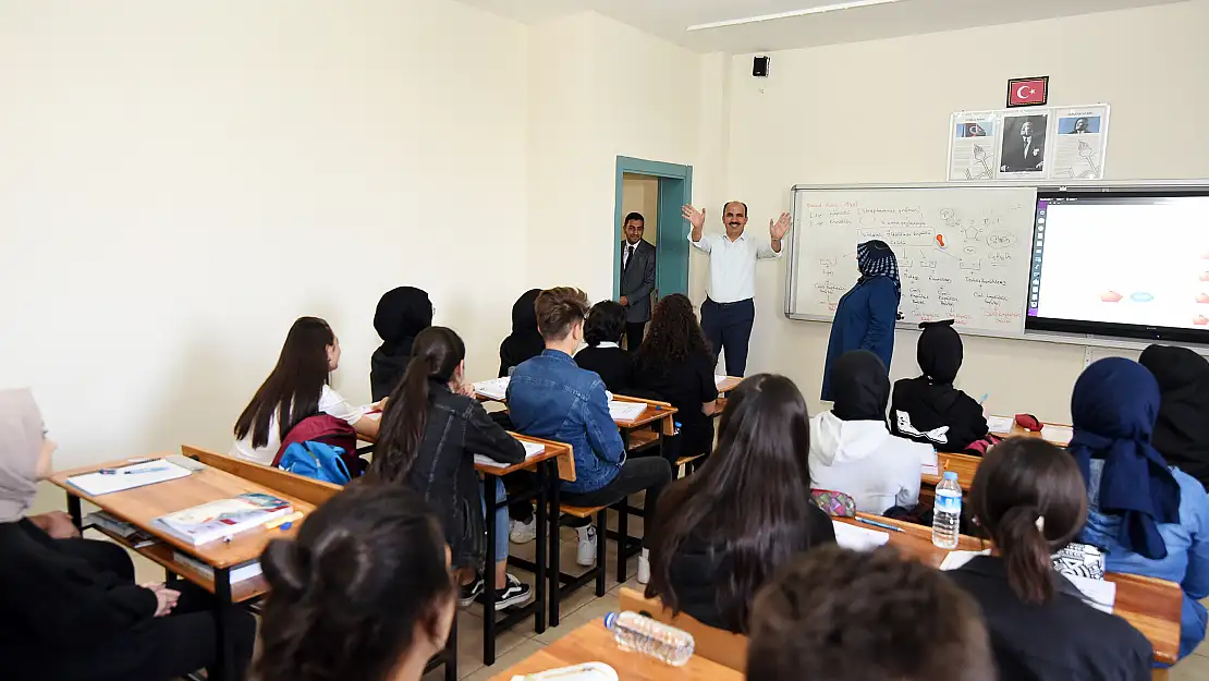 Başkan Altay Şehit Ufuk Baysan Anadolu Lisesi öğrencileriyle buluştu