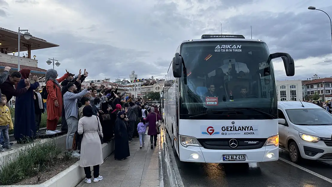 Başkan Altay Türkiye'nin ilk hac kafilesini uğurladı