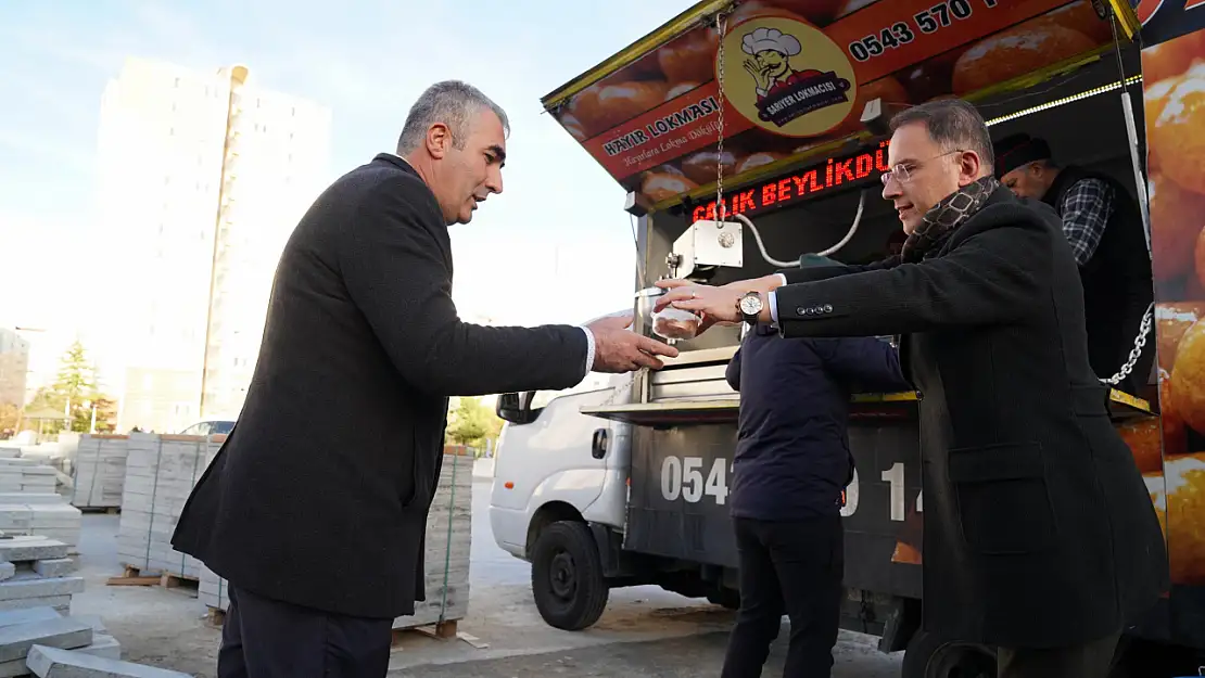 Başkan Çalık şehitler için lokma dağıttı