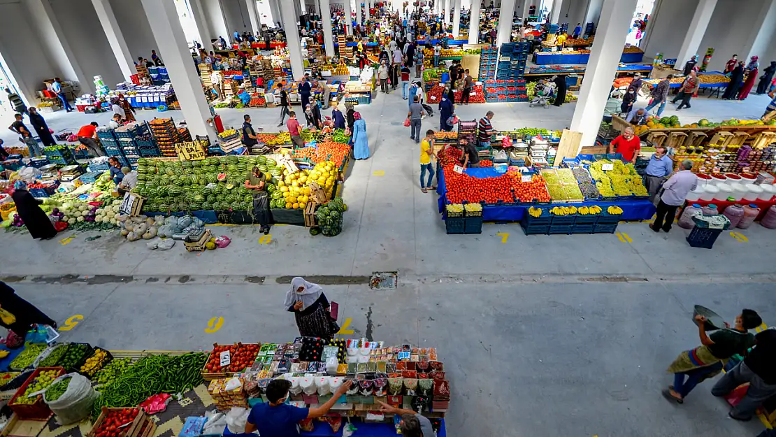 Başkan Kavuş Harmancık Pazarını ziyaret etti