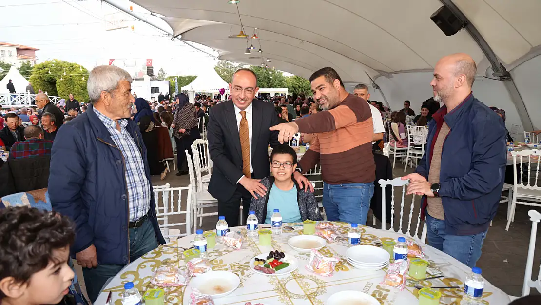 Başkan Kavuş yol arkadaşlarıyla birlikte iftarda buluştu