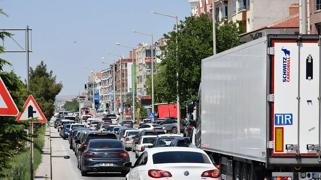 Bayram dönüşü Konya'da trafik yoğunluğu