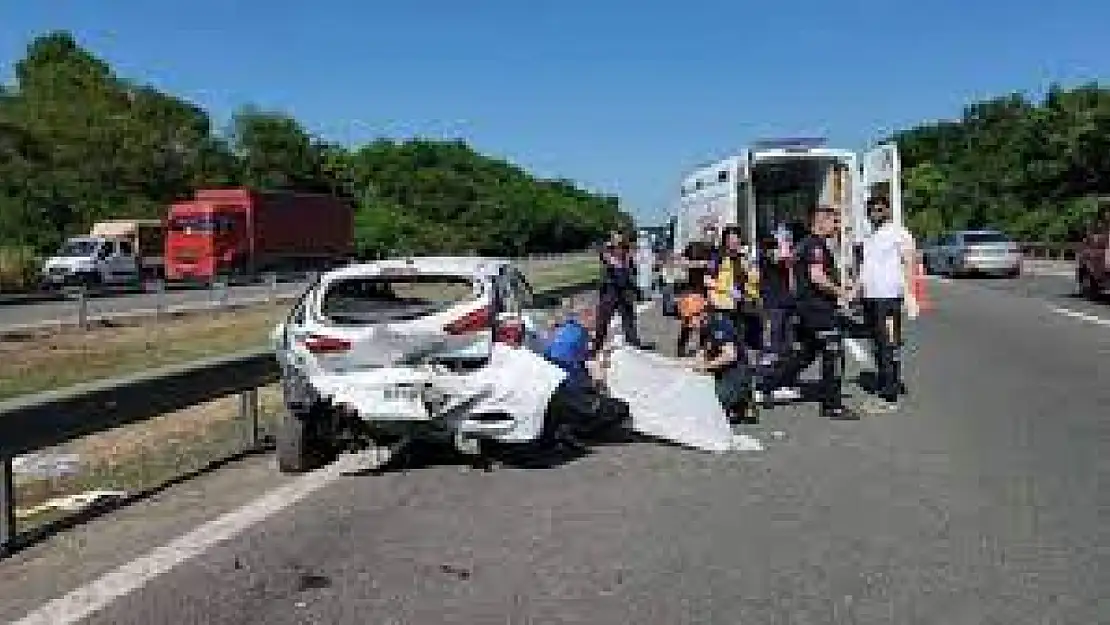 Bayramda acı kaza: Sürücü yaralandı, 9 yaşındaki yeğeni öldü