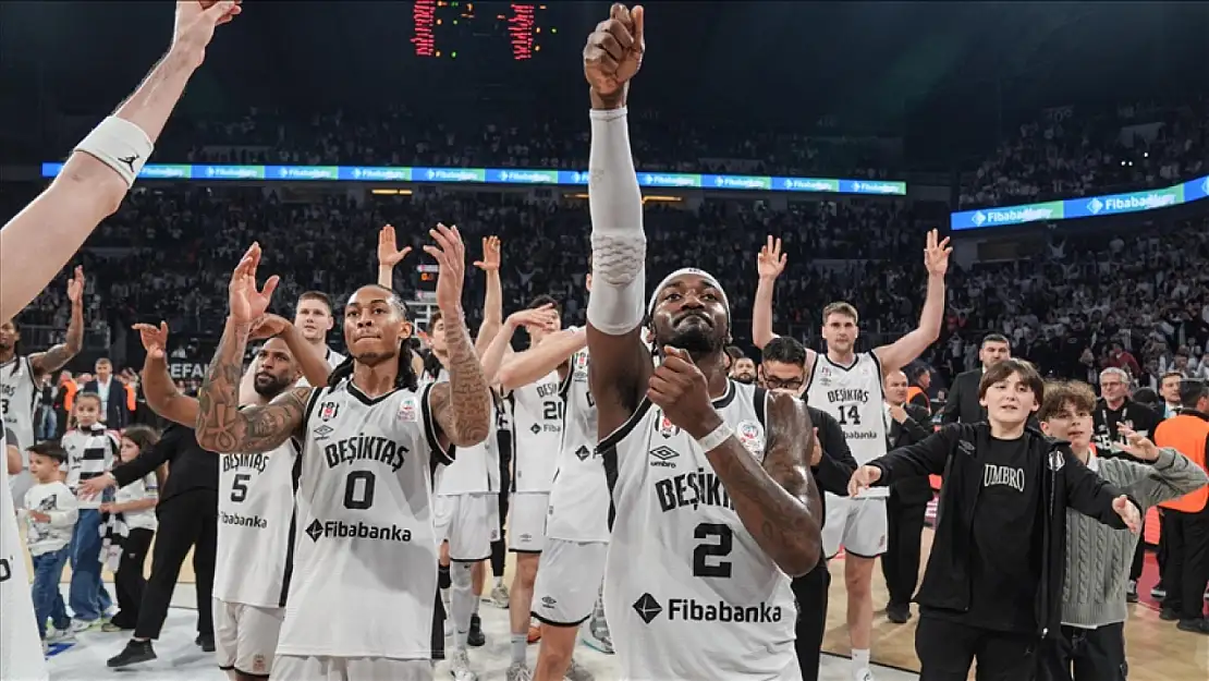 Beşiktaş Fibabanka'dan derbide Fenerbahçe'ye net galibiyet
