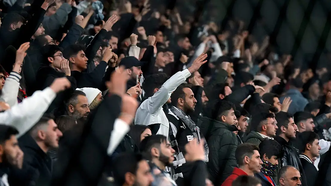 Beşiktaş Taraftarından Takıma Sert Tepki