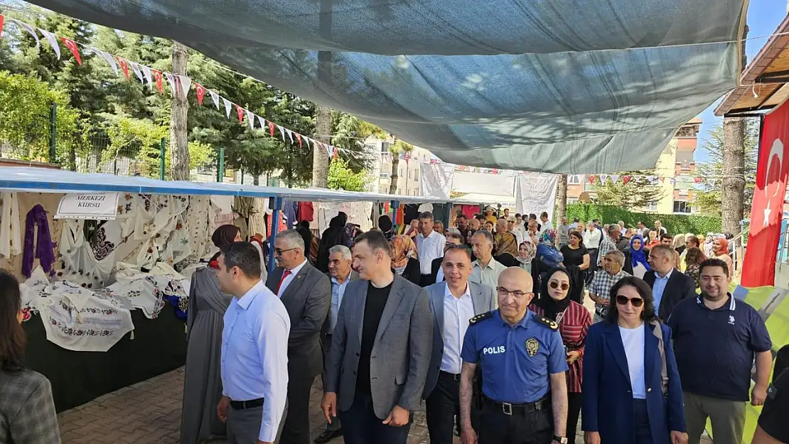 Beyşehir'de kursiyerler eserlerini sergilediler