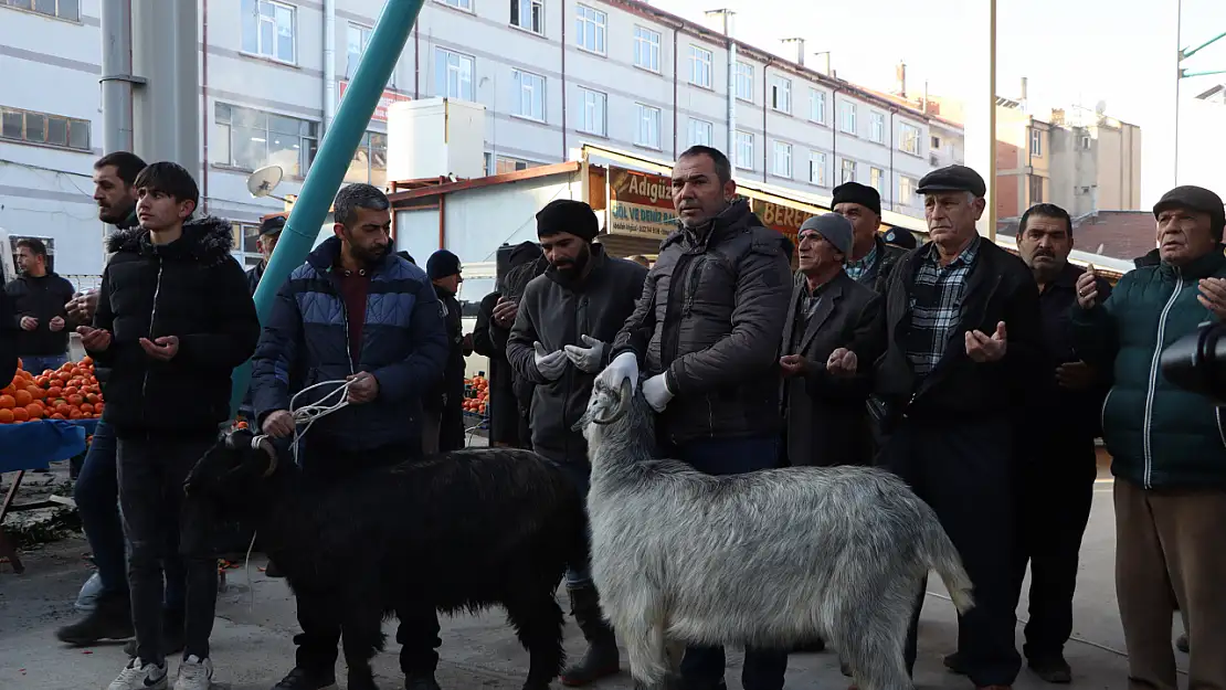 Beyşehir kapalı pazar yeri dualarla açıldı