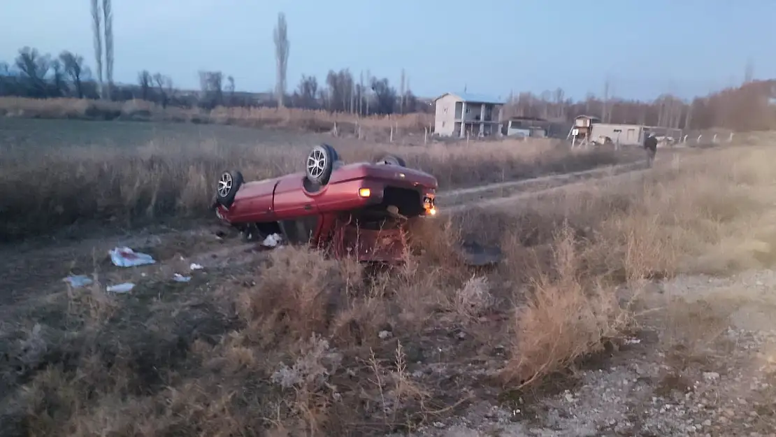 Beyşehir'de devrilen otomobilin sürücüsü yaralandı