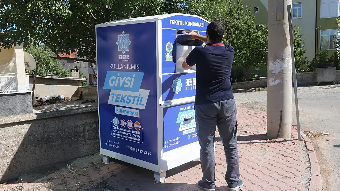 Beyşehir'de farklı noktalara kıyafet atık kumbaraları yerleştirildi