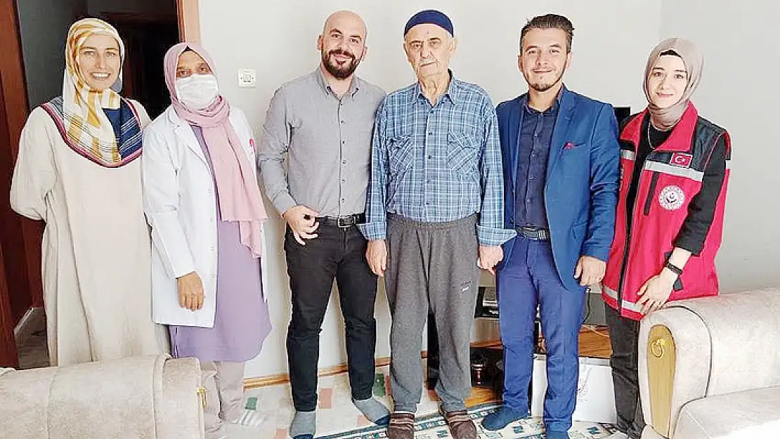 Beyşehir'de, yaşlı insanlar evlerinde ziyaret edildi