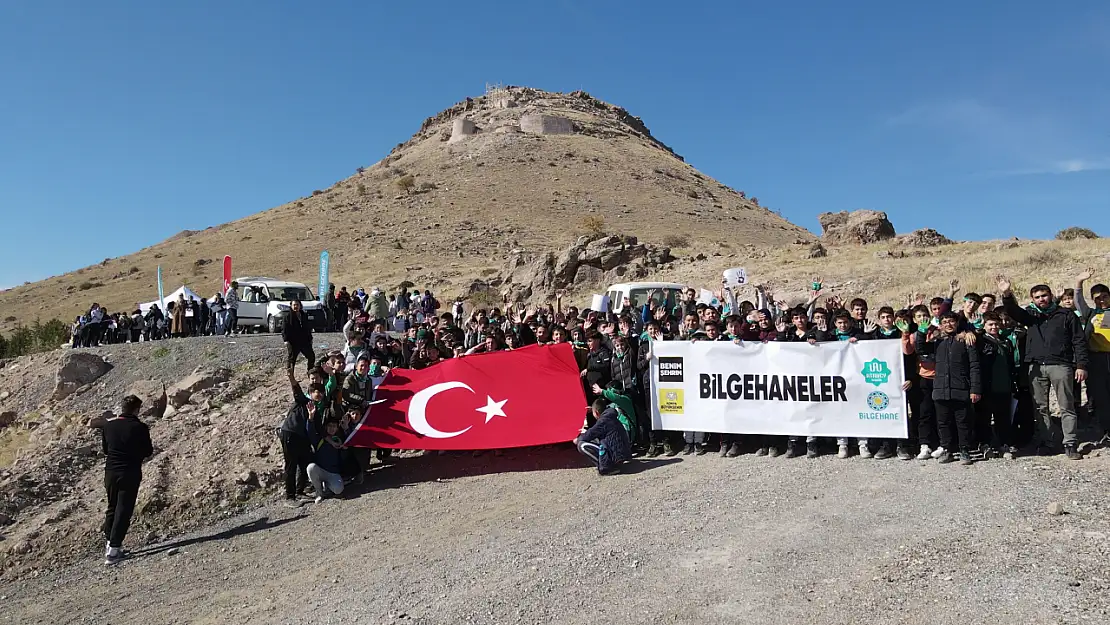 Bilgehanelerin 8. sınıf öğrencileri Takkeli dağ'da zirve yolculuğu deneyimi yaşadı