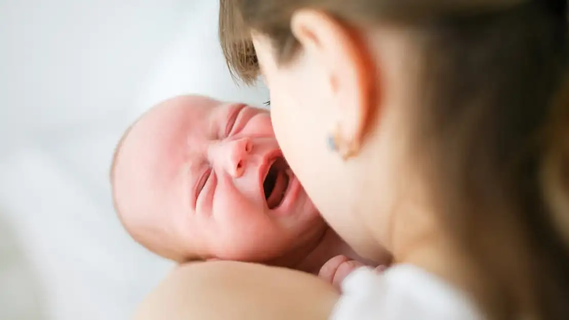 Bilim insanları, ağlayan bebeği yatıştırmanın en iyi yöntemini buldu