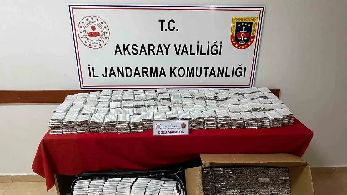 Bir yolcu, otobüs bagajında kaçak sigara sakladı!