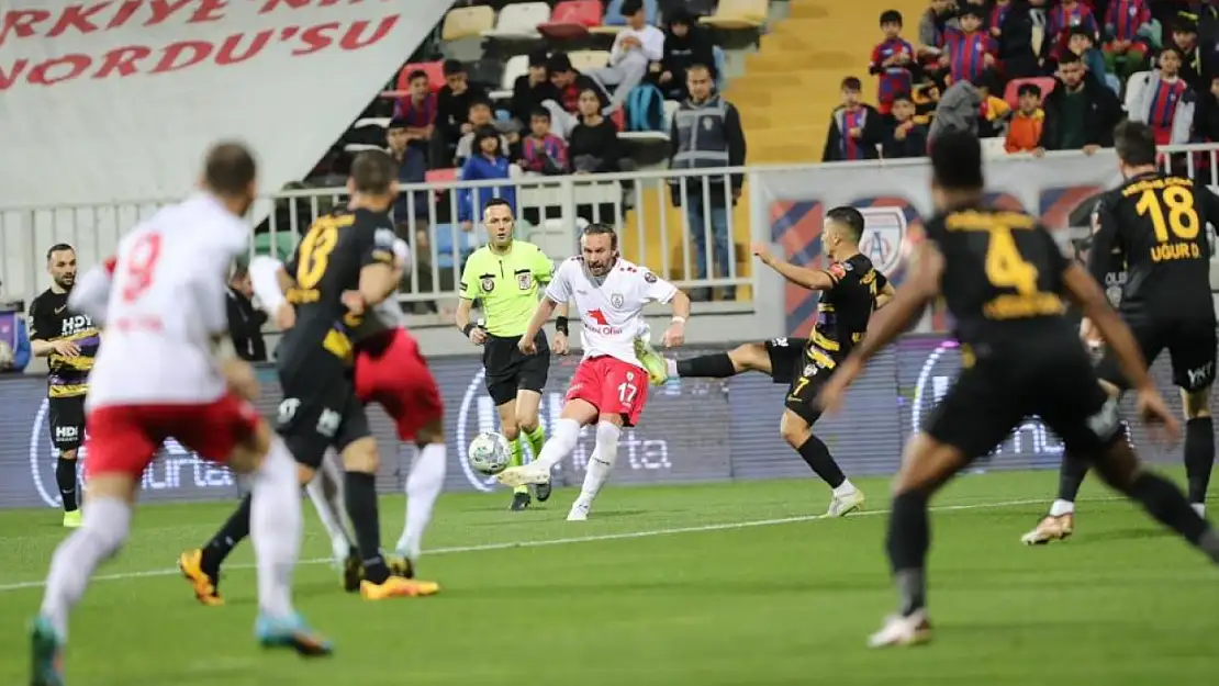 Bir zamanlar Konyaspor'da oynuyordu. Şimdi takımlar o futbolcunun peşinde