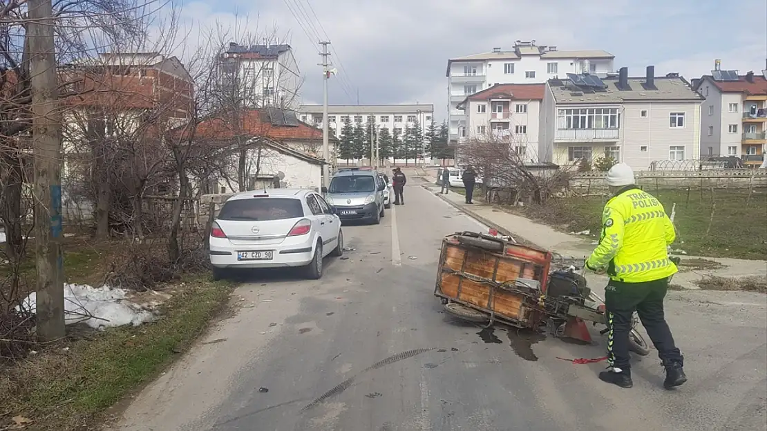 Bisiklet sürücüsü otomobile çarptı