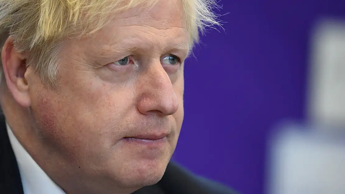 Boris Johnson istifa etti