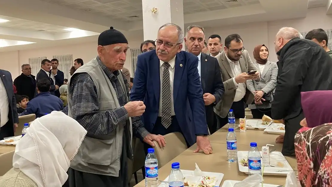 MHP Konya İl Teşkilatı üyeleri depremzedelerle iftarda buluştu