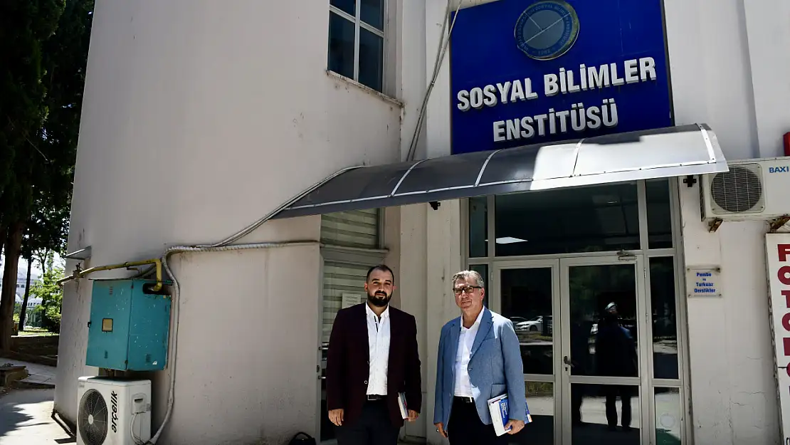 Bursa'da baba-oğul aynı sıralarda eğitim görüyorlar